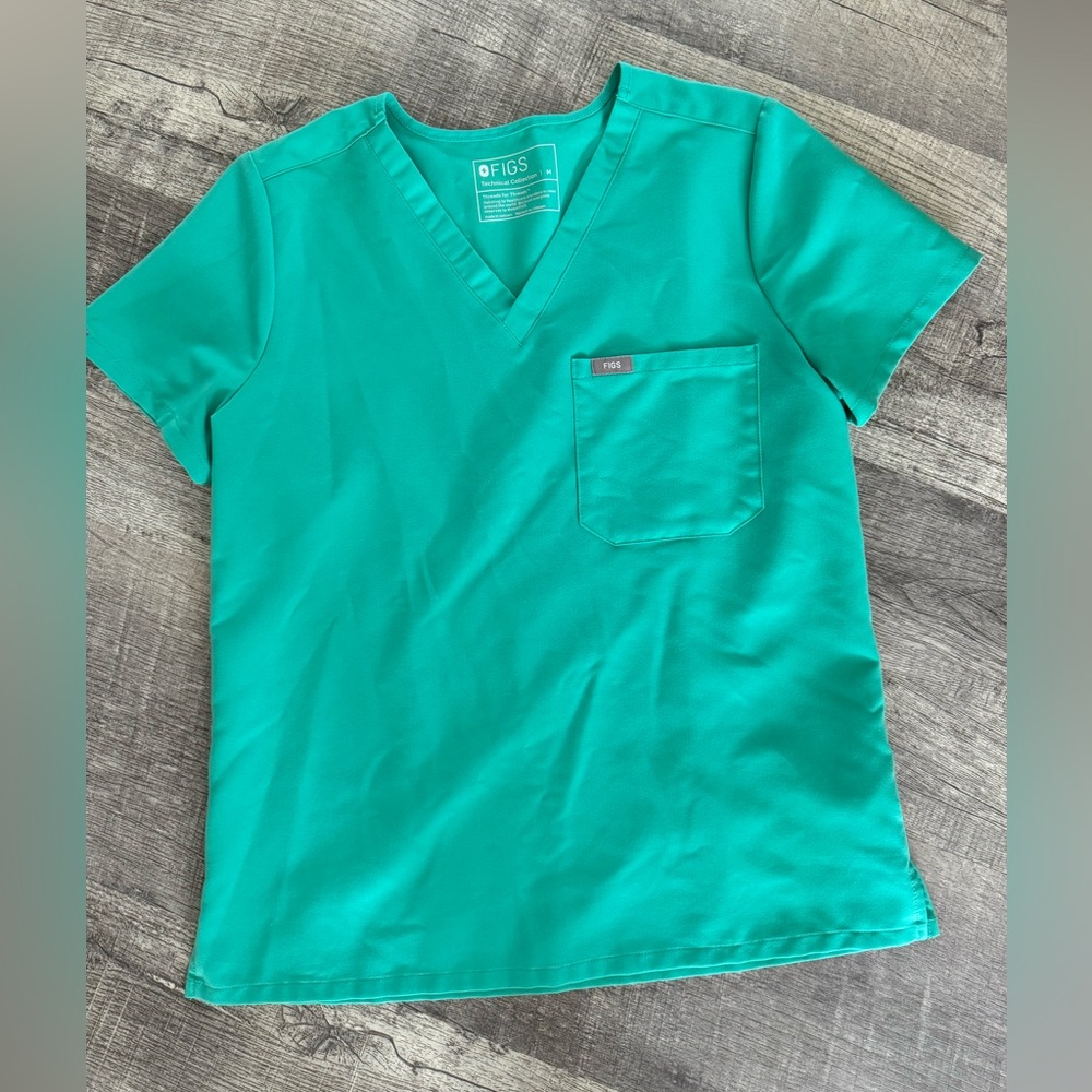 Figs one pocket scrub top